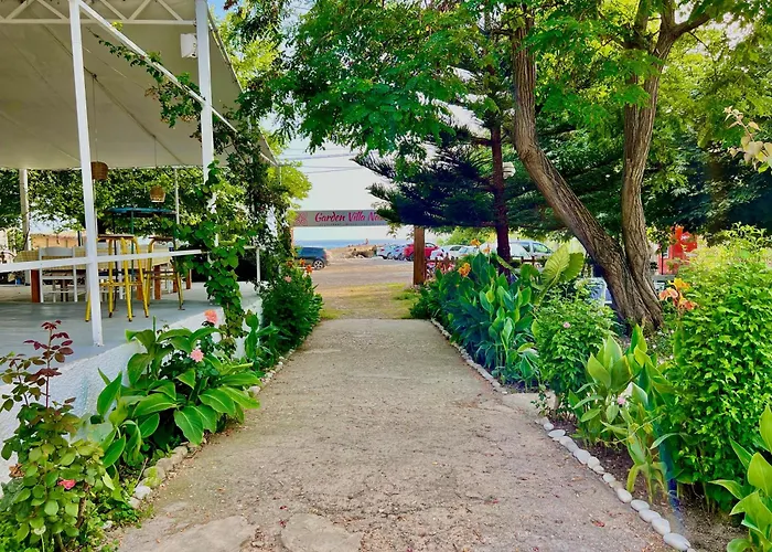 Garden Naza فندق Piqeras