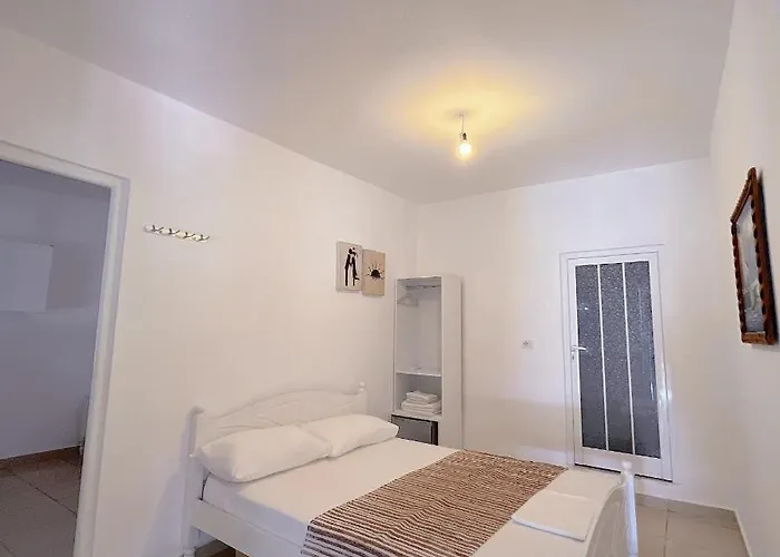 מלון Garden Naza